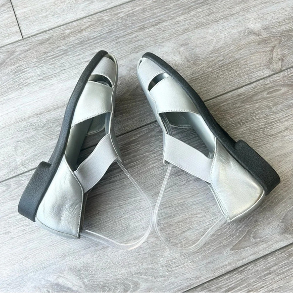 Lite Soles Silver Leather Padded Flat Sandals - Picture 8 of 12